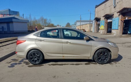 Hyundai Solaris II рестайлинг, 2012 год, 615 000 рублей, 3 фотография