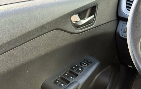 Hyundai Solaris II рестайлинг, 2021 год, 1 750 000 рублей, 15 фотография