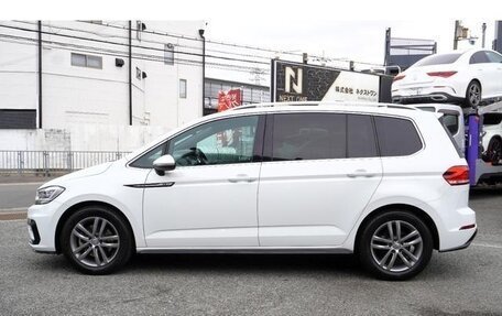 Volkswagen Touran III, 2017 год, 1 620 000 рублей, 2 фотография