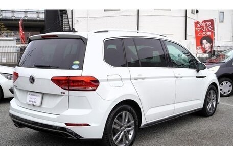 Volkswagen Touran III, 2017 год, 1 620 000 рублей, 4 фотография