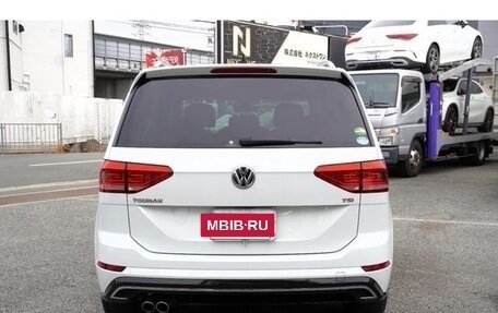 Volkswagen Touran III, 2017 год, 1 620 000 рублей, 3 фотография