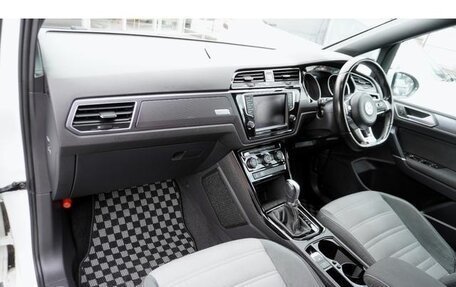 Volkswagen Touran III, 2017 год, 1 620 000 рублей, 10 фотография