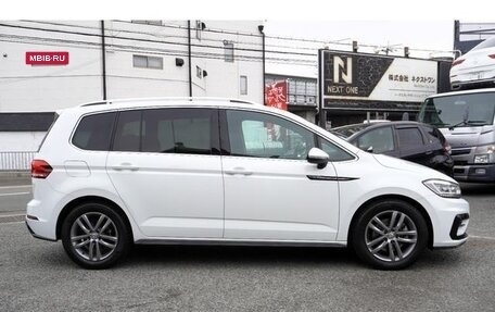 Volkswagen Touran III, 2017 год, 1 620 000 рублей, 5 фотография