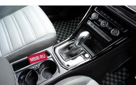 Volkswagen Touran III, 2017 год, 1 620 000 рублей, 20 фотография