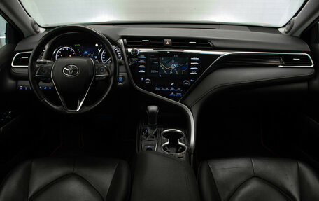 Toyota Camry, 2021 год, 3 650 000 рублей, 8 фотография