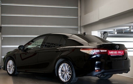 Toyota Camry, 2021 год, 3 650 000 рублей, 6 фотография