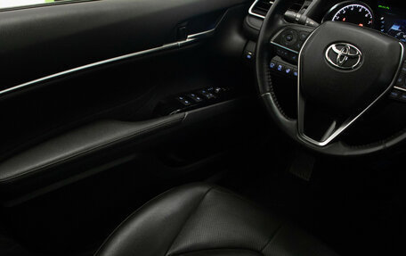 Toyota Camry, 2021 год, 3 650 000 рублей, 16 фотография
