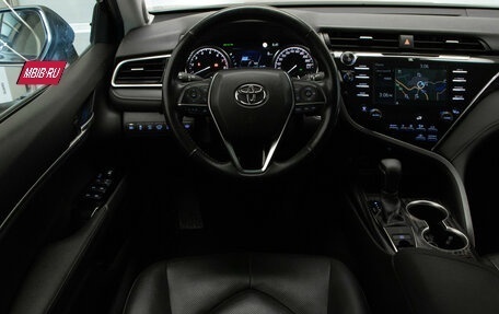 Toyota Camry, 2021 год, 3 650 000 рублей, 9 фотография