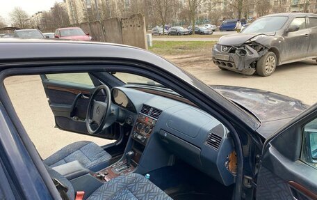 Mercedes-Benz C-Класс, 1995 год, 270 000 рублей, 10 фотография