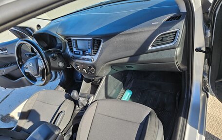 Hyundai Solaris II рестайлинг, 2018 год, 990 000 рублей, 8 фотография