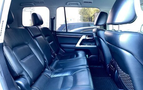 Toyota Land Cruiser 200, 2015 год, 5 400 000 рублей, 21 фотография