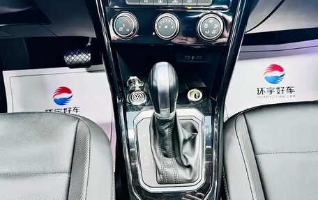 Volkswagen T-Roc I, 2023 год, 1 900 021 рублей, 6 фотография