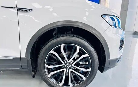 Volkswagen T-Roc I, 2023 год, 1 900 021 рублей, 19 фотография