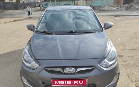 Hyundai Solaris II рестайлинг, 2013 год, 700 000 рублей, 1 фотография