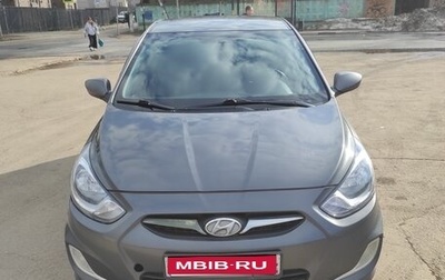 Hyundai Solaris II рестайлинг, 2013 год, 700 000 рублей, 1 фотография