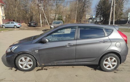 Hyundai Solaris II рестайлинг, 2013 год, 700 000 рублей, 2 фотография