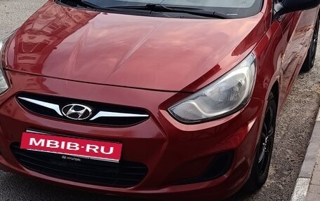 Hyundai Solaris II рестайлинг, 2012 год, 860 000 рублей, 3 фотография