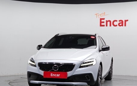 Volvo V40 II рестайлинг, 2018 год, 2 246 000 рублей, 3 фотография