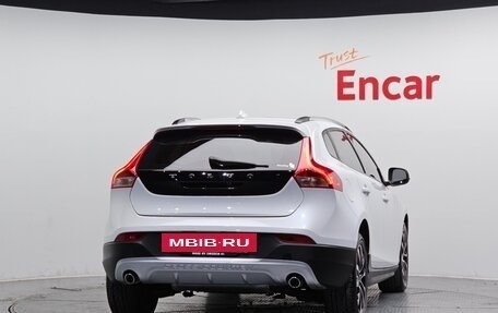 Volvo V40 II рестайлинг, 2018 год, 2 246 000 рублей, 4 фотография