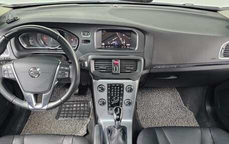 Volvo V40 II рестайлинг, 2018 год, 2 246 000 рублей, 14 фотография