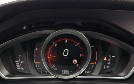 Volvo V40 II рестайлинг, 2018 год, 2 246 000 рублей, 12 фотография