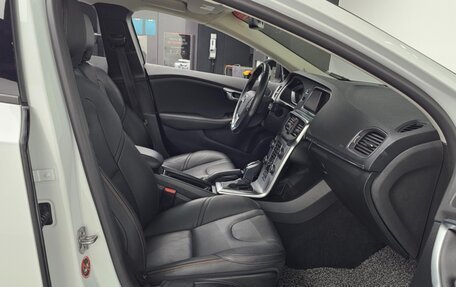 Volvo V40 II рестайлинг, 2018 год, 2 246 000 рублей, 8 фотография