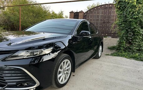 Toyota Camry, 2021 год, 2 650 000 рублей, 2 фотография