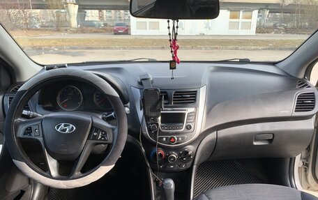 Hyundai Solaris II рестайлинг, 2015 год, 520 000 рублей, 5 фотография