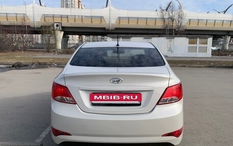 Hyundai Solaris II рестайлинг, 2015 год, 520 000 рублей, 3 фотография