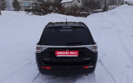 Mitsubishi Outlander III рестайлинг 3, 2014 год, 1 700 000 рублей, 3 фотография