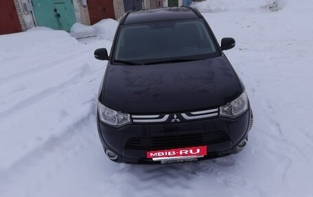 Mitsubishi Outlander III рестайлинг 3, 2014 год, 1 700 000 рублей, 4 фотография