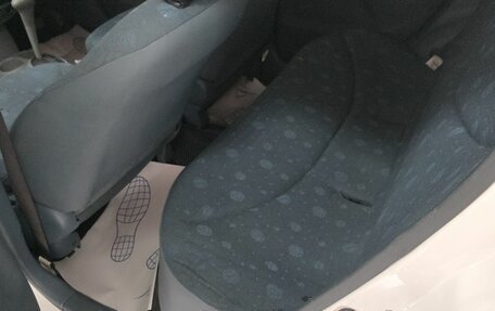 Toyota Vitz, 2001 год, 395 000 рублей, 22 фотография