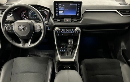 Toyota RAV4, 2021 год, 3 750 000 рублей, 12 фотография