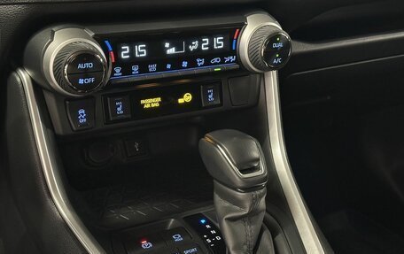 Toyota RAV4, 2021 год, 3 750 000 рублей, 17 фотография