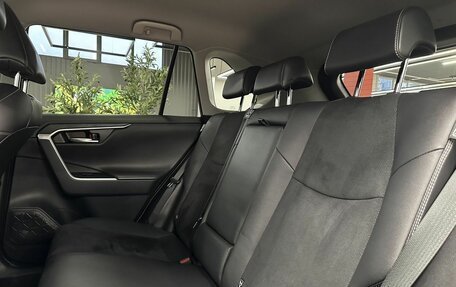 Toyota RAV4, 2021 год, 3 750 000 рублей, 21 фотография