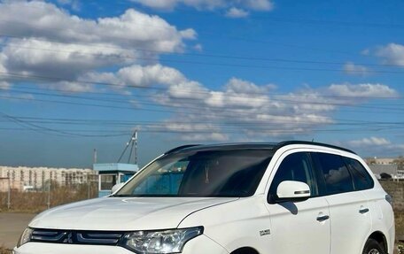 Mitsubishi Outlander III рестайлинг 3, 2013 год, 1 240 000 рублей, 1 фотография