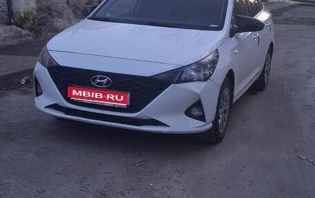 Hyundai Solaris II рестайлинг, 2021 год, 830 000 рублей, 1 фотография