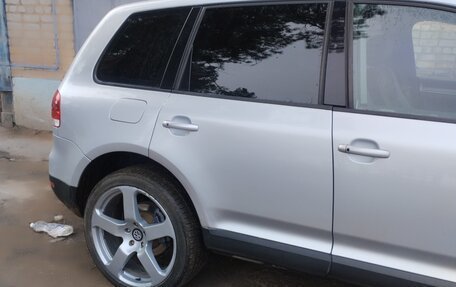 Volkswagen Touareg III, 2003 год, 770 000 рублей, 2 фотография