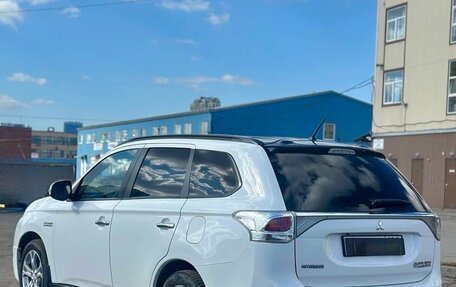 Mitsubishi Outlander III рестайлинг 3, 2013 год, 1 240 000 рублей, 2 фотография