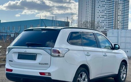 Mitsubishi Outlander III рестайлинг 3, 2013 год, 1 240 000 рублей, 3 фотография