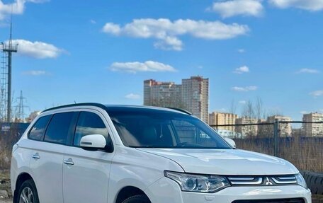 Mitsubishi Outlander III рестайлинг 3, 2013 год, 1 240 000 рублей, 4 фотография