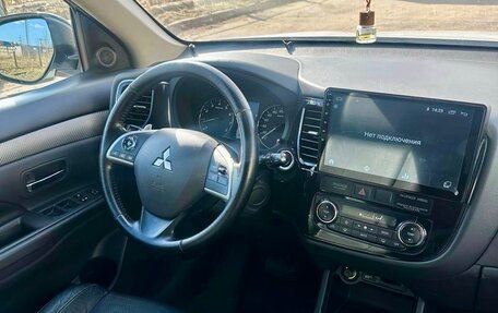 Mitsubishi Outlander III рестайлинг 3, 2013 год, 1 240 000 рублей, 5 фотография