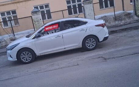 Hyundai Solaris II рестайлинг, 2021 год, 830 000 рублей, 3 фотография