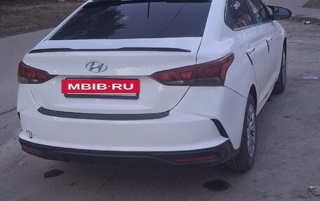 Hyundai Solaris II рестайлинг, 2021 год, 830 000 рублей, 4 фотография