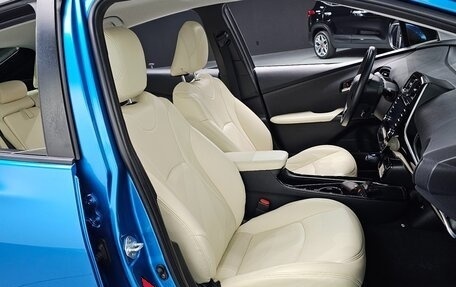 Toyota Prius IV XW50, 2020 год, 2 187 000 рублей, 13 фотография