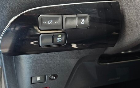 Toyota Prius IV XW50, 2020 год, 2 187 000 рублей, 14 фотография