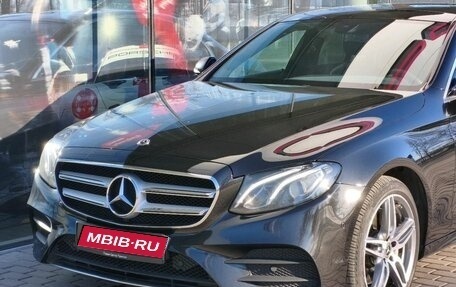 Mercedes-Benz E-Класс, 2019 год, 3 950 000 рублей, 4 фотография