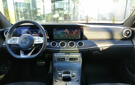 Mercedes-Benz E-Класс, 2019 год, 3 950 000 рублей, 18 фотография