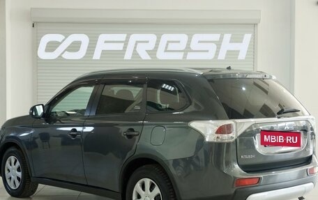 Mitsubishi Outlander III рестайлинг 3, 2014 год, 1 600 000 рублей, 2 фотография