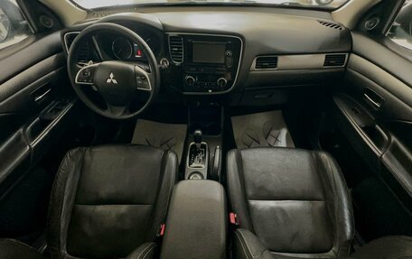 Mitsubishi Outlander III рестайлинг 3, 2014 год, 1 600 000 рублей, 7 фотография